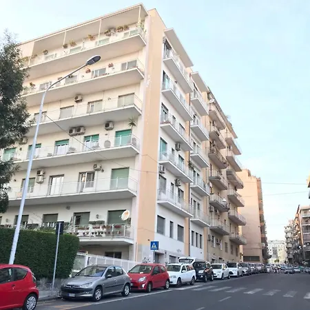 Ade كاتانيا